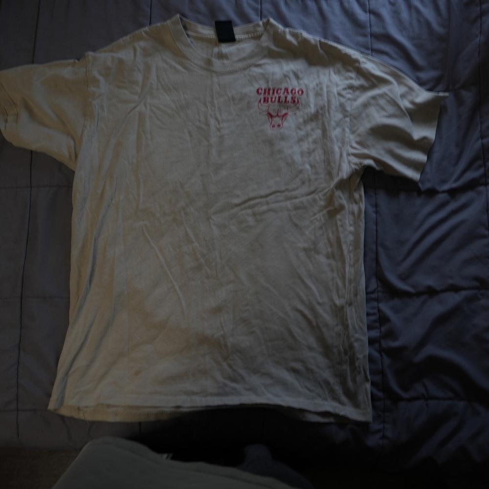 Oversized Chicago Bulls Graphic Tee Cream Large